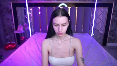 snow_whiteeex online show from April 9, 6:19 am