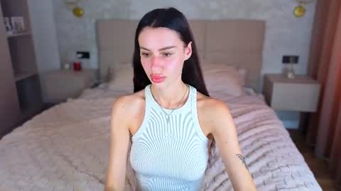 snow_whiteeex online show from June 24, 2:13 pm