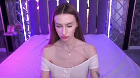 snow_whiteeex online show from May 5, 5:57 am