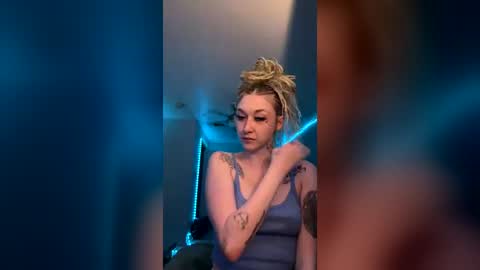 snowbunnyxo_ online show from July 8, 4:38 am