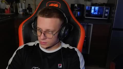 kluvr4 online show from February 24, 2:36 am