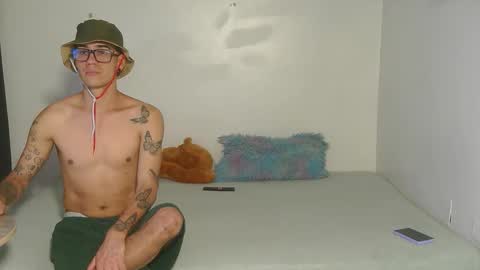 sofi_and_jdany online show from December 15, 7:54 pm