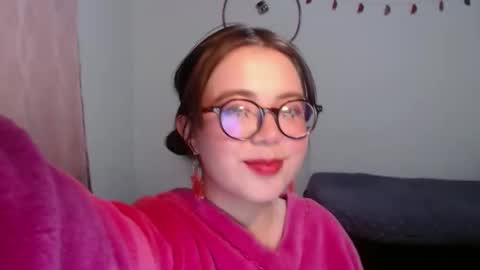 Sofi Lynch online show from December 5, 6:23 am