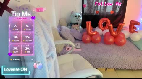 Sofia Thomson online show from February 12, 1:37 pm