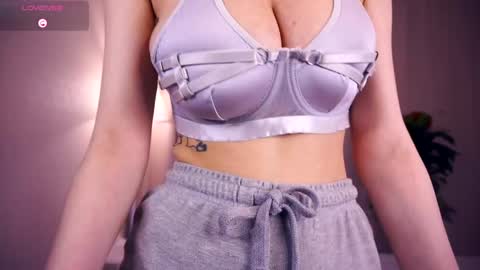 Snapshot of sofiabruno chatting on October 10, 7:03 am Hi My name is Sofia Welcome to my room Please thumbs up - its important online show from October 10, 7:03 am