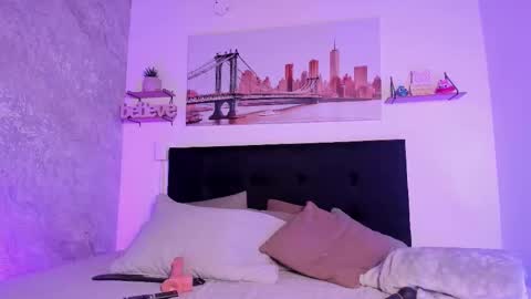 sofialujan_ online show from March 20, 12:37 am