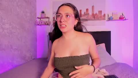 sofialujan_ online show from June 19, 12:05 am