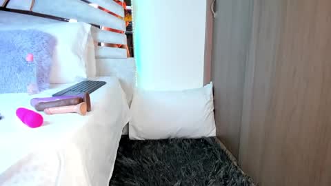 sofijohnsonx online show from February 9, 12:41 pm