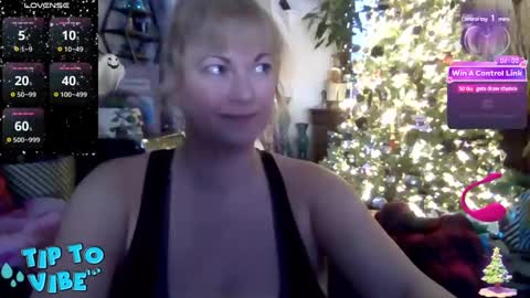 Snapshot of solesticia chatting on December 14, 8:40 pm solesticia online show from December 14, 8:40 pm
