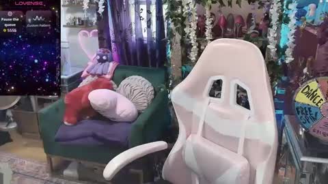 Snapshot of solesticia chatting on September 28, 6:17 pm solesticia online show from September 28, 6:17 pm