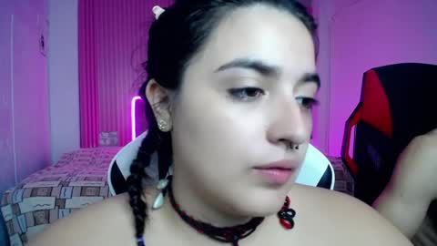 sonic_jess07 online show from June 8, 1:28 am