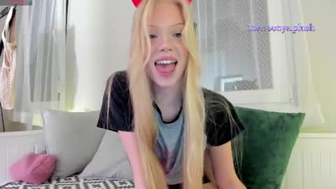 Sonya  Instagram   Twitter sonyaplushgirl  OnlyFans sonyaplush online show from June 13, 5:45 pm