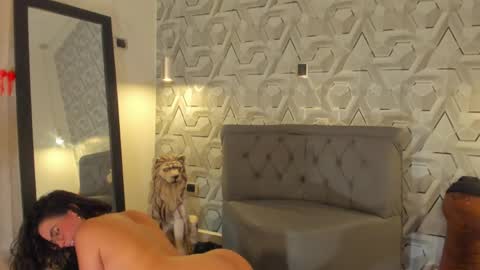 sophie online show from May 30, 7:51 am