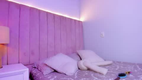 sophi_cooper29 online show from June 23, 9:10 pm