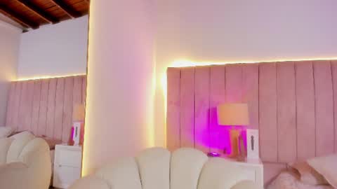 sophi_cooper29 online show from July 11, 11:30 pm
