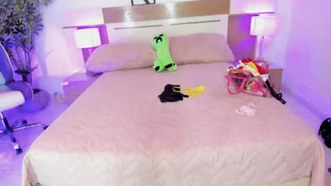 sophia_duarte_ online show from May 11, 11:39 am