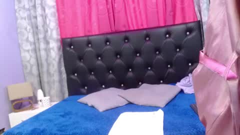     SOPHIA      online show from February 11, 8:42 pm