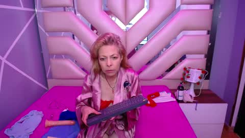     SOPHIA      online show from February 22, 9:59 pm