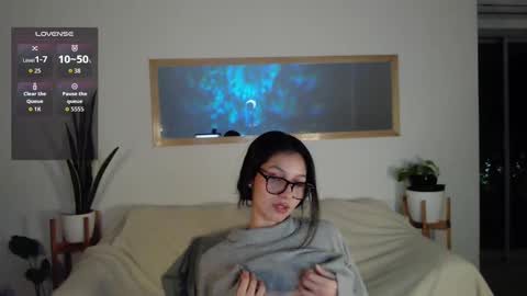 Snapshot of sophia_whispers chatting on October 6, 3:13 am Sophia online show from October 6, 3:13 am