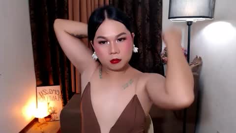 sophia will  make u day  online show from June 4, 2:34 pm