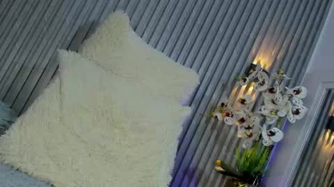 sophicollins online show from September 26, 8:39 pm