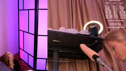Snapshot of sophie_baley chatting on October 20, 3:28 pm Sophie online show from October 20, 3:28 pm