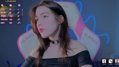 sophie_nomenal_ online show from June 3, 4:12 pm