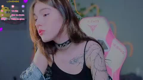 sophie_nomenal_ online show from August 4, 6:48 pm