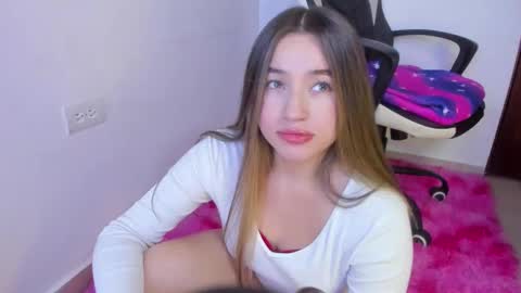 sophie_spencer1 online show from December 19, 2:07 am