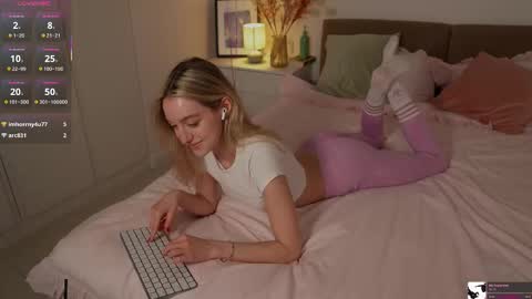 sophiebelll online show from March 18, 11:05 am