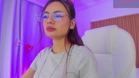Snapshot of sophiecherry_ chatting on March 11, 6:19 am   Sophie  IG sophiecherry es   online show from March 11, 6:19 am