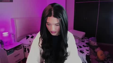 Snapshot of sophiecornett chatting on October 28, 2:23 am    online show from October 28, 2:23 am