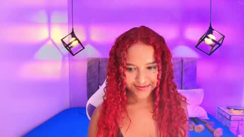 Snapshot of sophiee_velvet chatting on September 30, 11:15 pm         online show from September 30, 11:15 pm