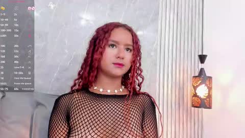 Snapshot of sophiee_velvet chatting on March 7, 2:34 pm         online show from March 7, 2:34 pm