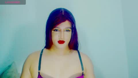 sophiehillsxo online show from May 7, 3:24 am