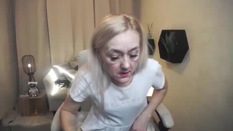 sophiekittyy online show from March 12, 8:07 am