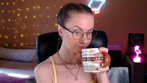 sophieleroux online show from May 7, 1:40 pm