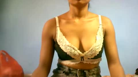 sourayaa online show from March 3, 7:26 am