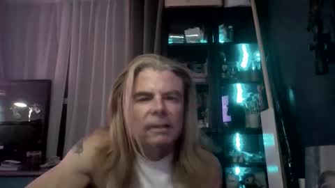 Milaney  Dalaney online show from April 20, 3:20 am