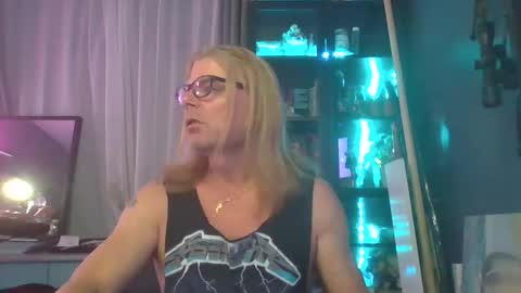 Milaney  Dalaney online show from April 15, 3:21 am