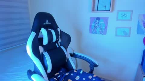 soy_gabrielaa online show from July 3, 11:04 am