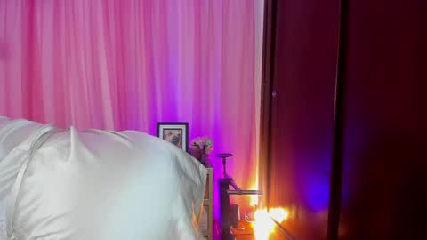      25  online show from February 8, 12:06 am