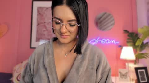 Snapshot of soysaraa_ chatting on February 22, 8:07 am Aleja online show from February 22, 8:07 am