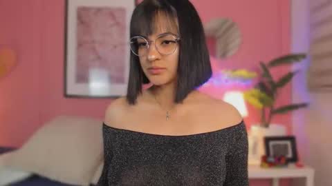 Snapshot of soysaraa_ chatting on October 24, 7:09 am Aleja online show from October 24, 7:09 am