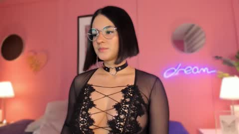 Snapshot of soysaraa_ chatting on February 18, 4:48 am Aleja online show from February 18, 4:48 am