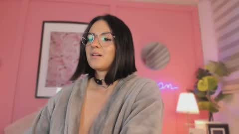 Snapshot of soysaraa_ chatting on February 12, 11:07 am Aleja online show from February 12, 11:07 am