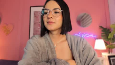Snapshot of soysaraa_ chatting on February 21, 11:22 am Aleja online show from February 21, 11:22 am