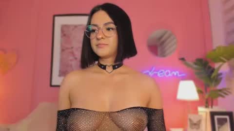 Snapshot of soysaraa_ chatting on March 11, 4:51 am Aleja online show from March 11, 4:51 am