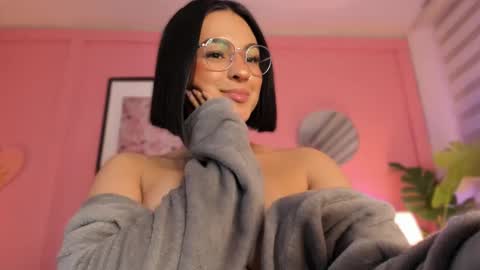 Snapshot of soysaraa_ chatting on February 21, 8:18 am Aleja online show from February 21, 8:18 am