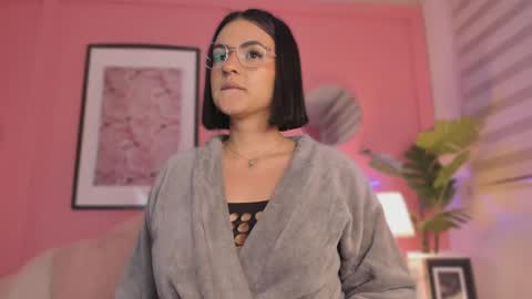 Snapshot of soysaraa_ chatting on March 4, 8:35 am Aleja online show from March 4, 8:35 am